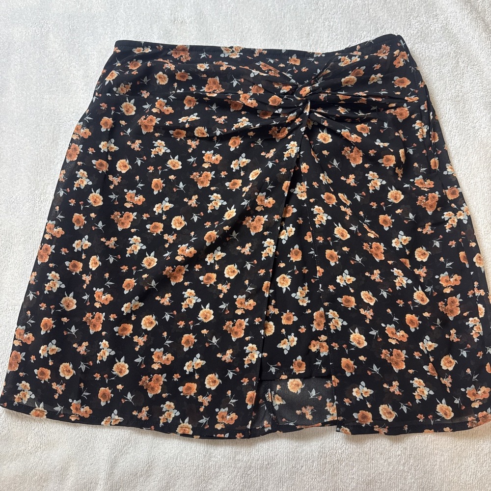 Blue Rain Francescas Womens M Black Floral Chiffon Twist Front Mini Skirt NWT